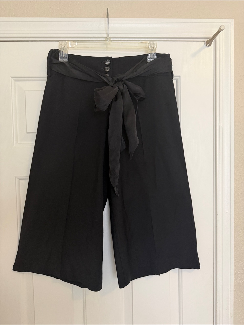 bebe Black Wide-Leg Tie-Front Capris Culotte Pants, NET, size 4, 100% Silk sash!